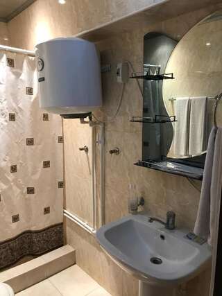 Отель Armenia VanSevan Hotel Севан Cемейный номер с собственной ванной комнатой-6